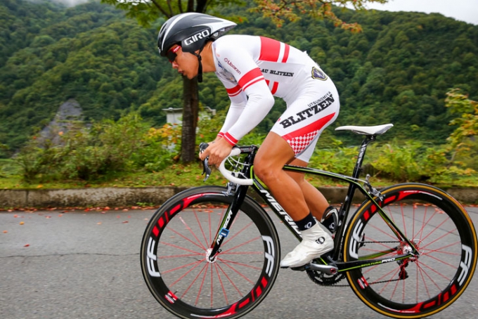 全日本TT2015 U17チャンピオンの小野寺慶（ブラウブリッツェン）